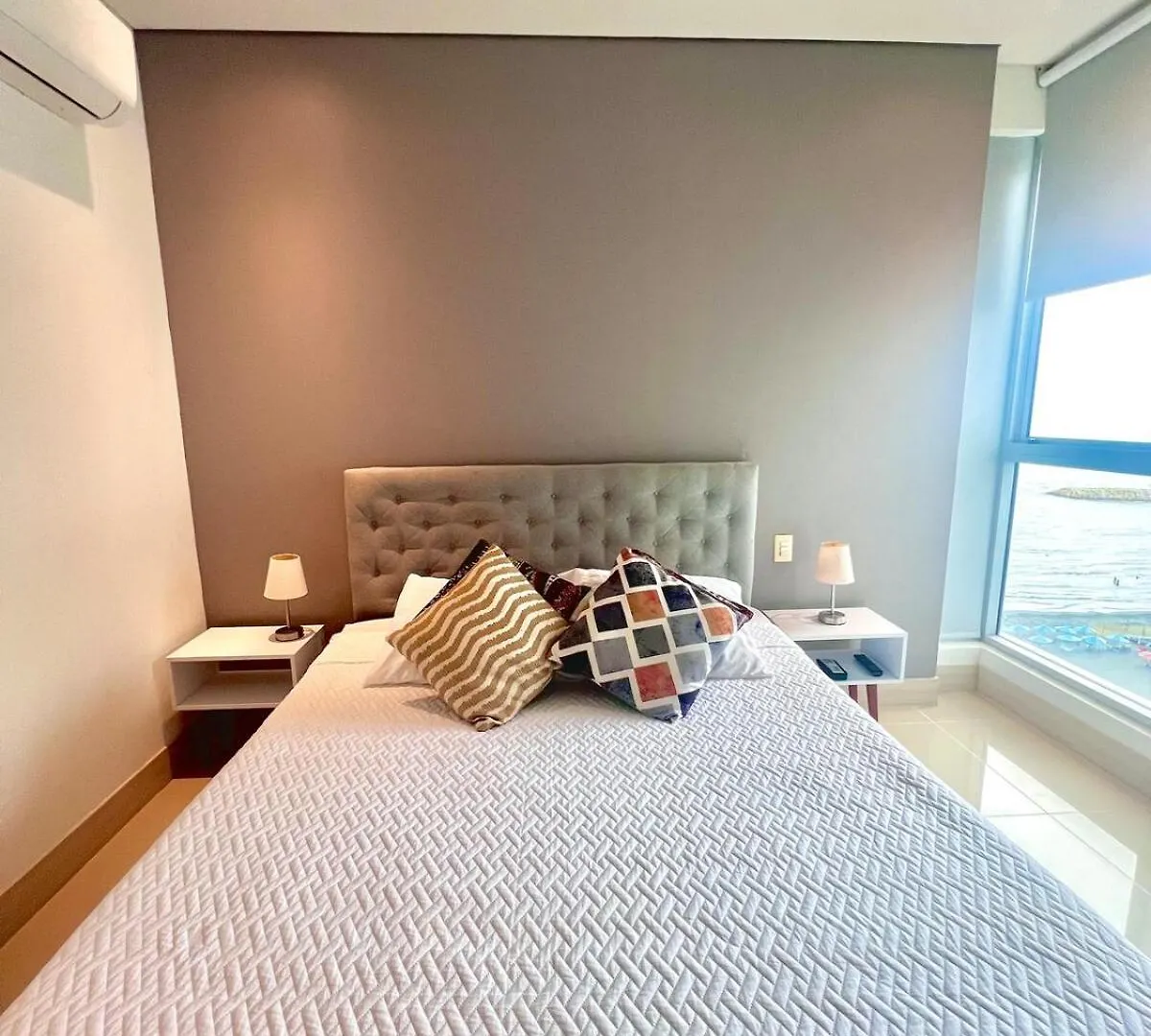 Apartamento De Tres Habitaciones Frente Al Mar Cartagena