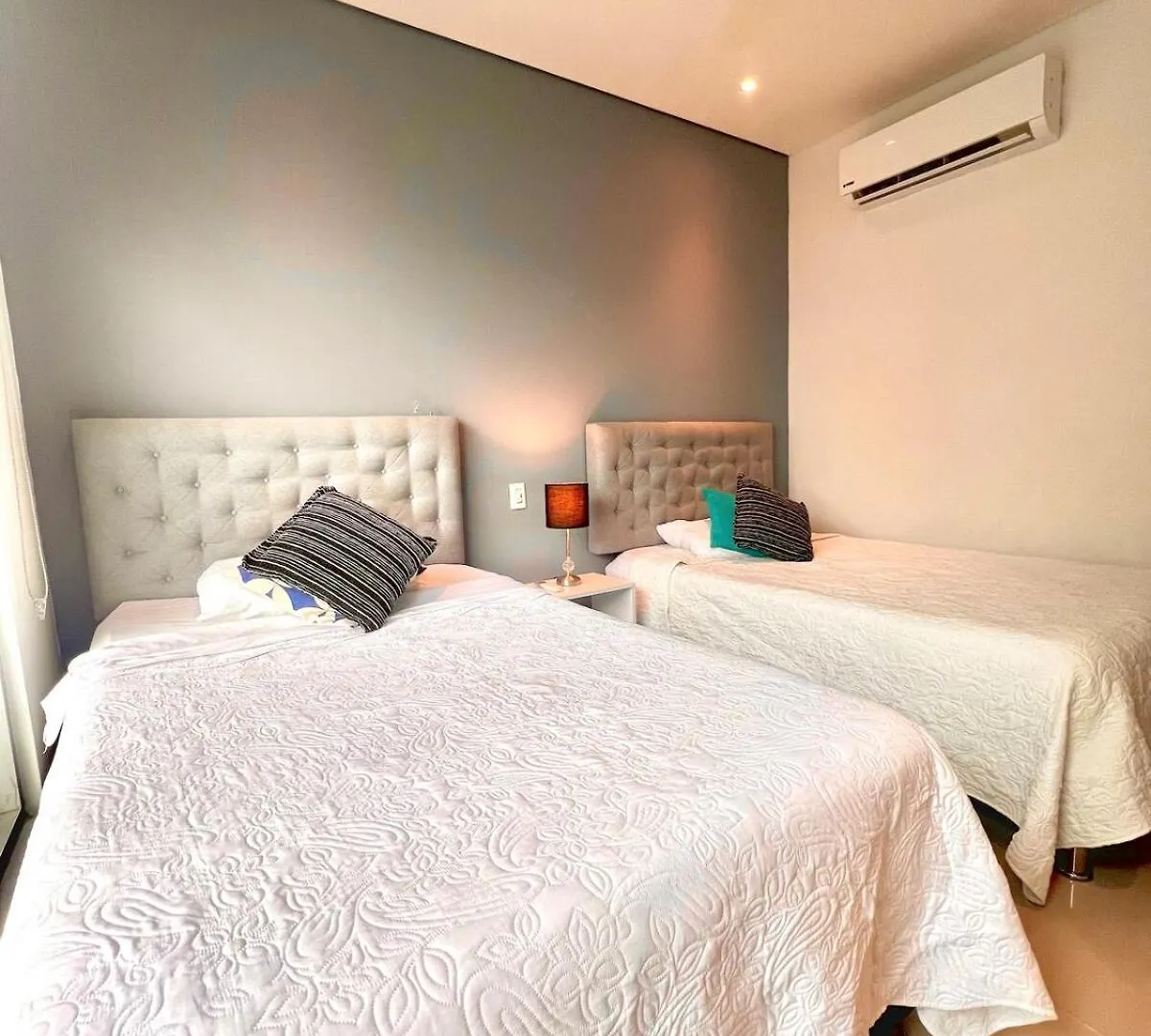 Apartamento De Tres Habitaciones Frente Al Mar Cartagena